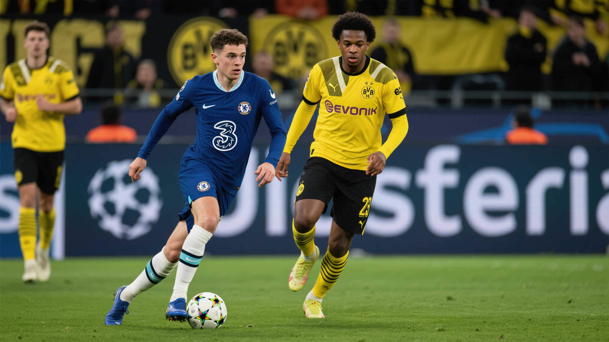 精神属性：超越年龄的领袖气质
除了技术层面的相似